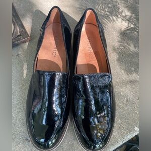 VIONIC black patent loafers. Great year round shoe. Size 6 white tread sole